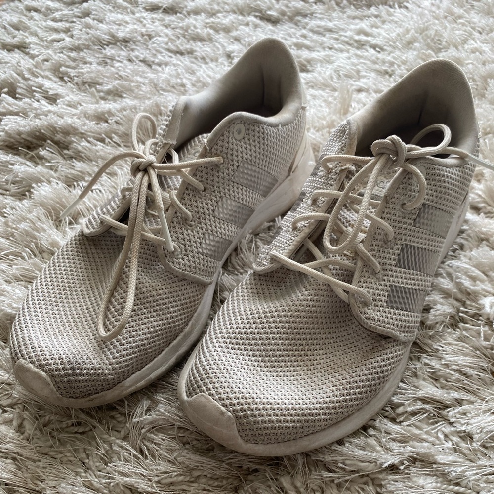 ✨White Memory Foam Adidas Tennis Shoes✨